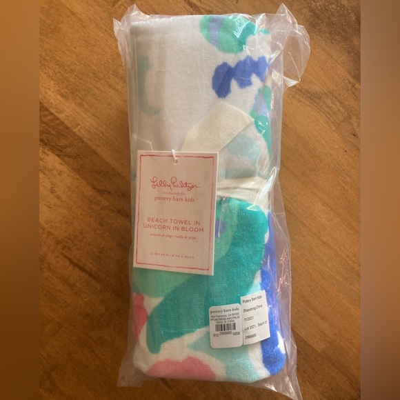 NEW Lilly Pulitzer Unicorns In Bloom Beach/Bath Pool Towel 32” x 64” - Picture 2 of 5